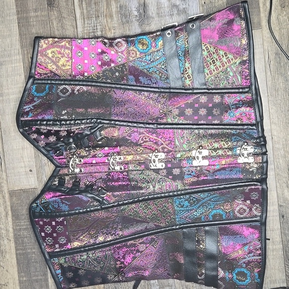 Multicolor Corset with Metal Clasps And Lace-up Back - Picture 1 of 7